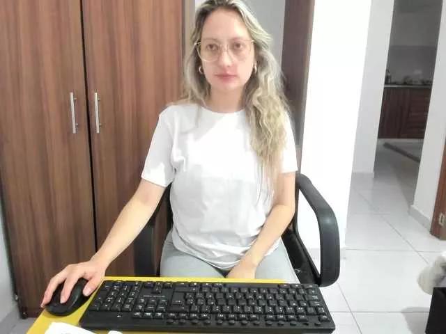 Adelejohnsonn on BongaCams 