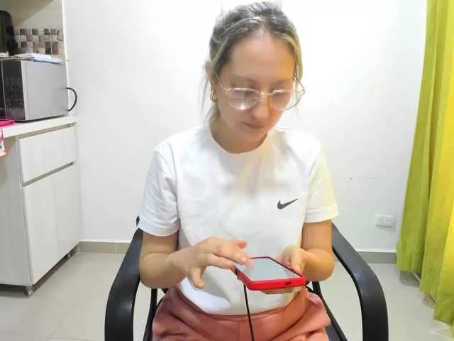 Adelejohnsonn on BongaCams 