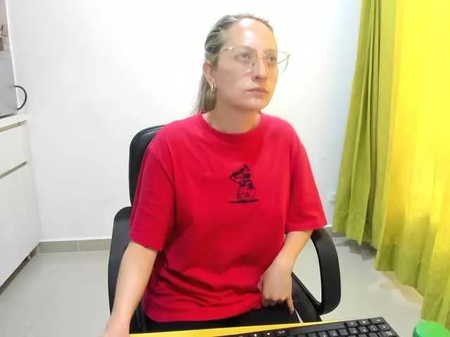 Adelejohnsonn on BongaCams 