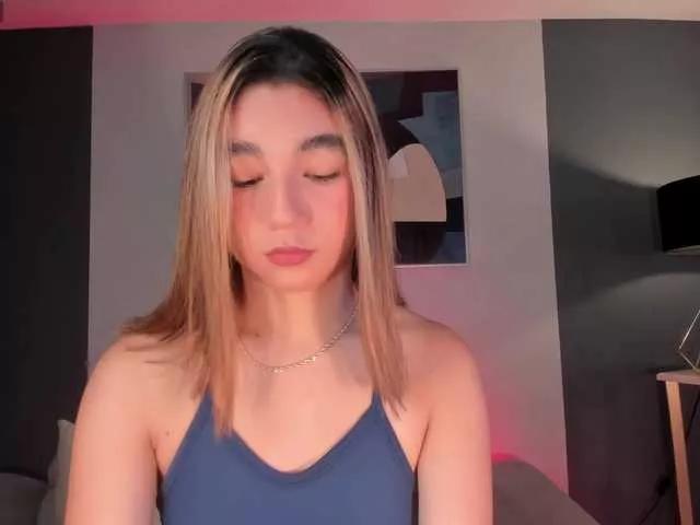 AdharaMoretti on BongaCams 