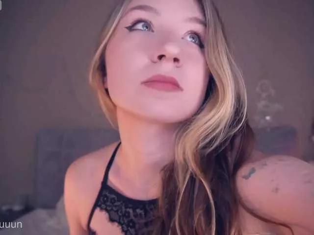 alyyyson on BongaCams 