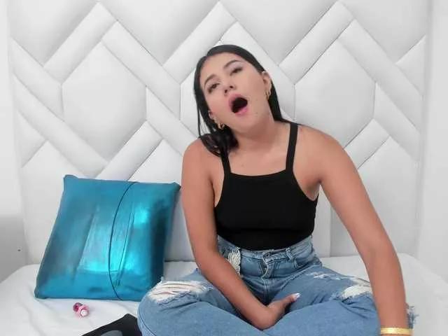 Analiaa18 on BongaCams 