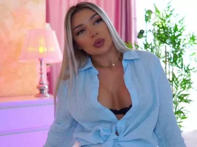 ArtTeasee on BongaCams 