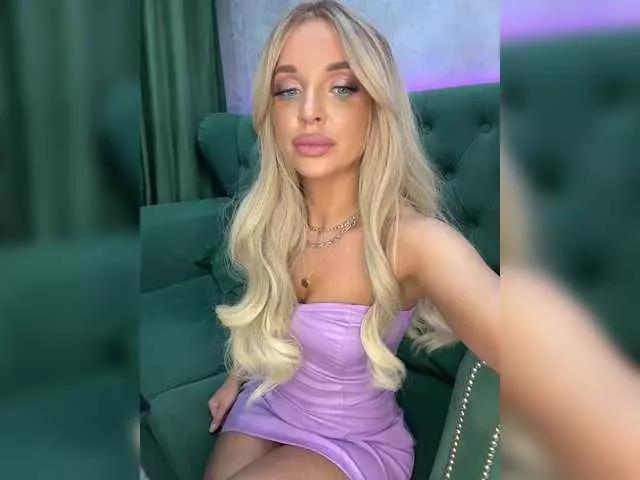 DarinaUK on BongaCams 