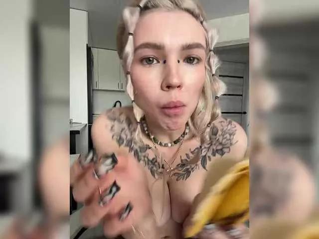 Emmagoodgirl on BongaCams 