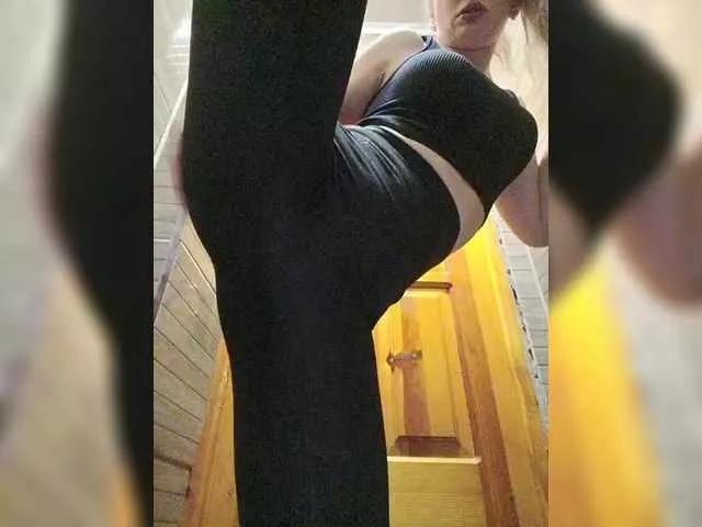 EmmiHot on BongaCams 