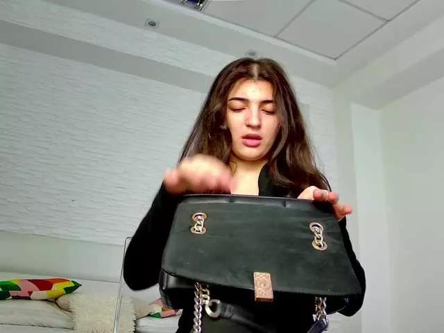 EzraBelle on BongaCams 