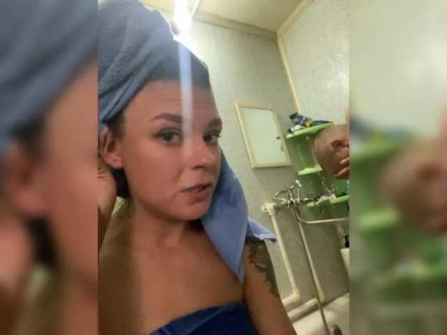 Family22a on BongaCams 
