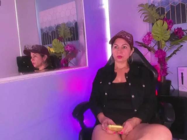 katiia-- on BongaCams 