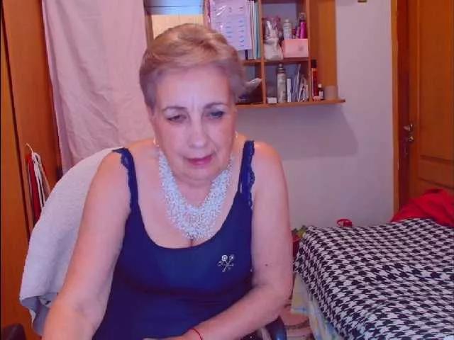 Kira9476 on BongaCams 