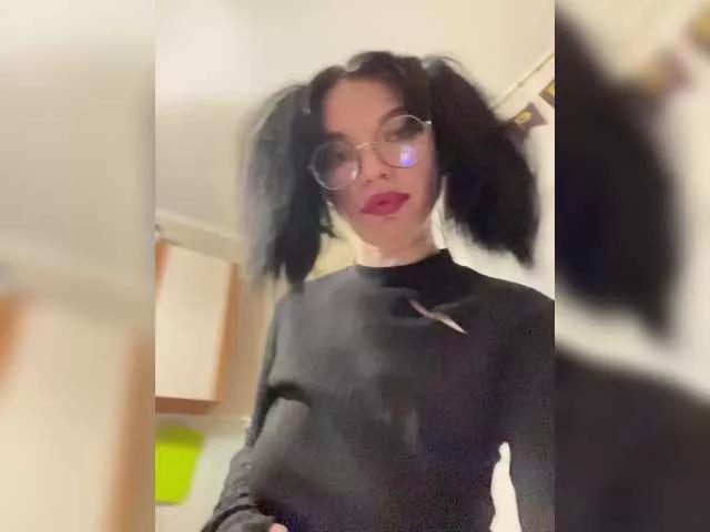 Laylay13 on BongaCams 