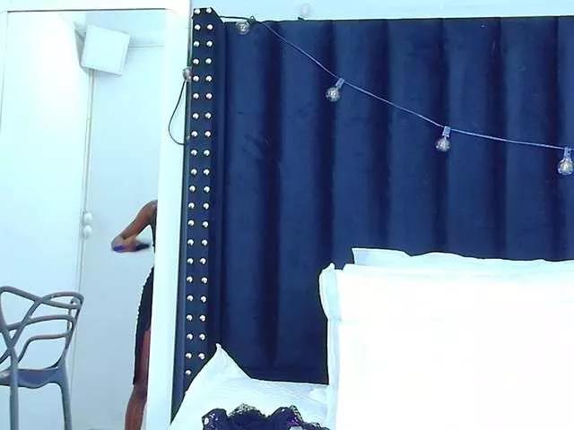 littleebonymommy on BongaCams 