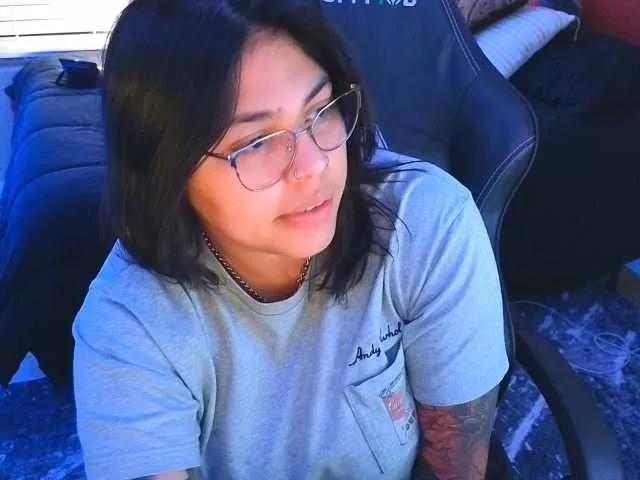 Miacanelaxo on BongaCams 