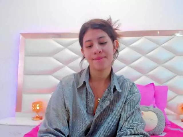 miaqueen021 on BongaCams 