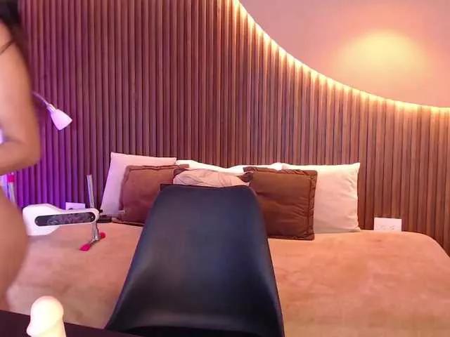 Michellee-20 on BongaCams 