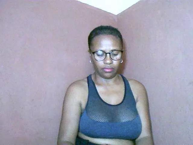 Nirinah2710 on BongaCams 