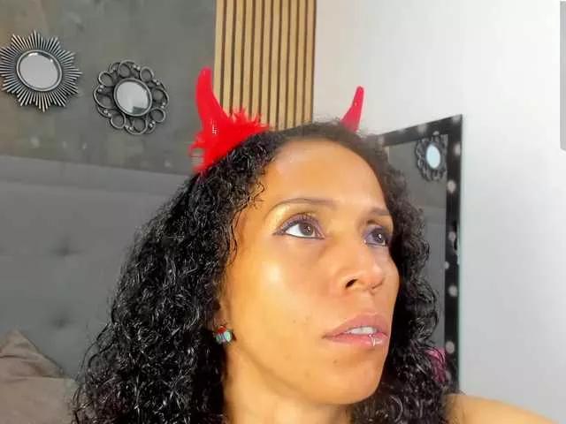 Sharoonfoxx on BongaCams 