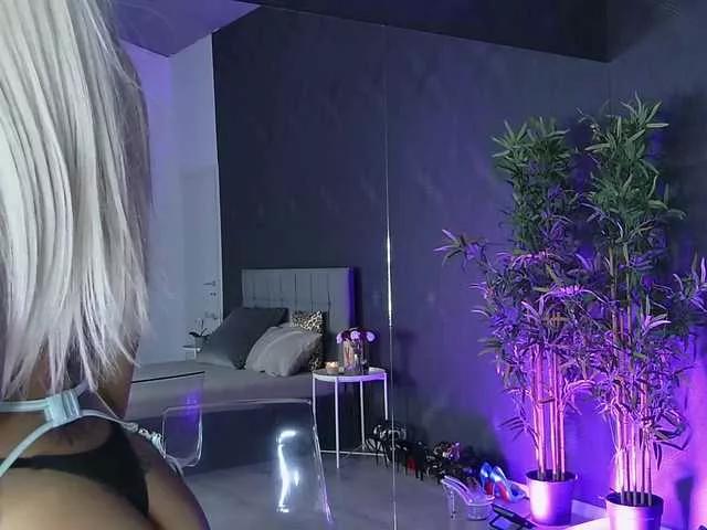 ShayBlondee on BongaCams 