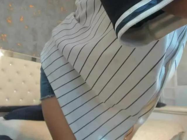 viiolettlopez on BongaCams 