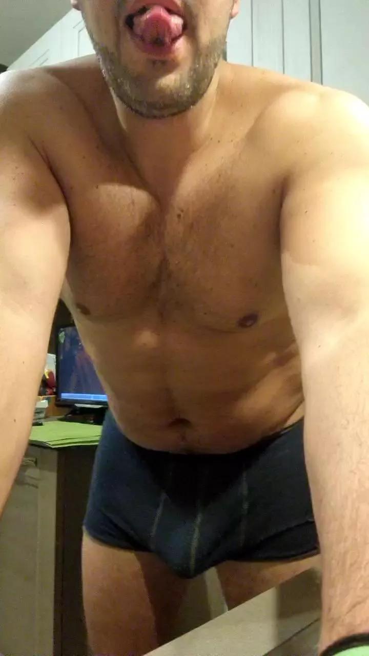 83moro83 on Cam4 