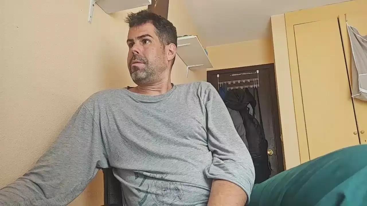 _BruceStrong_ on Cam4 