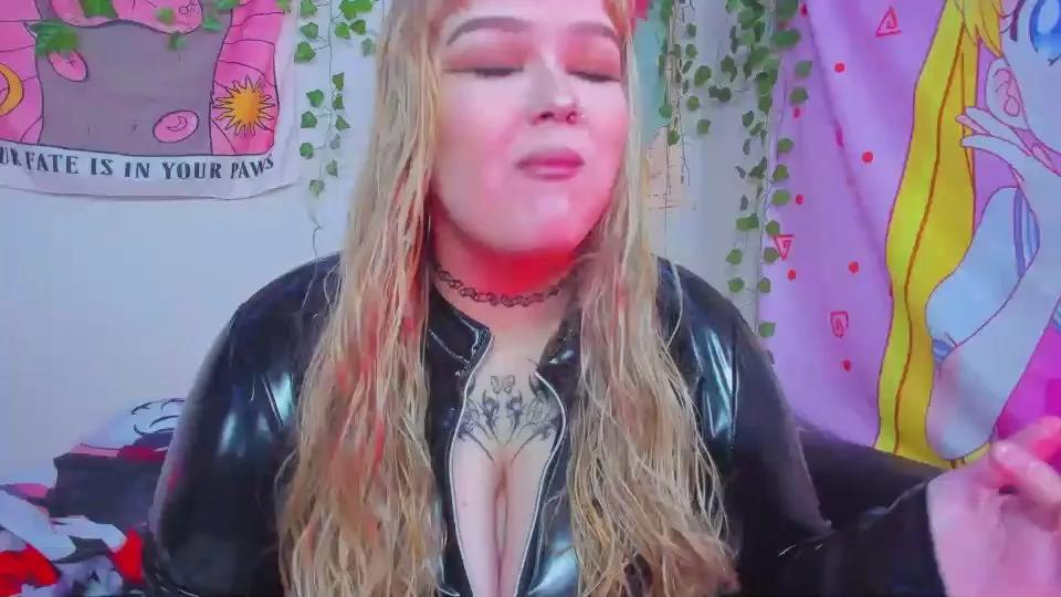 _CandyM1lky_ on Cam4 