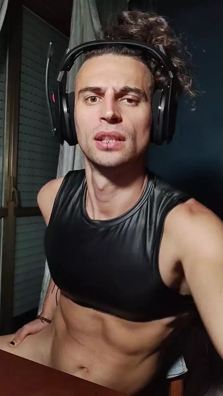 _Dendy_ on Cam4 