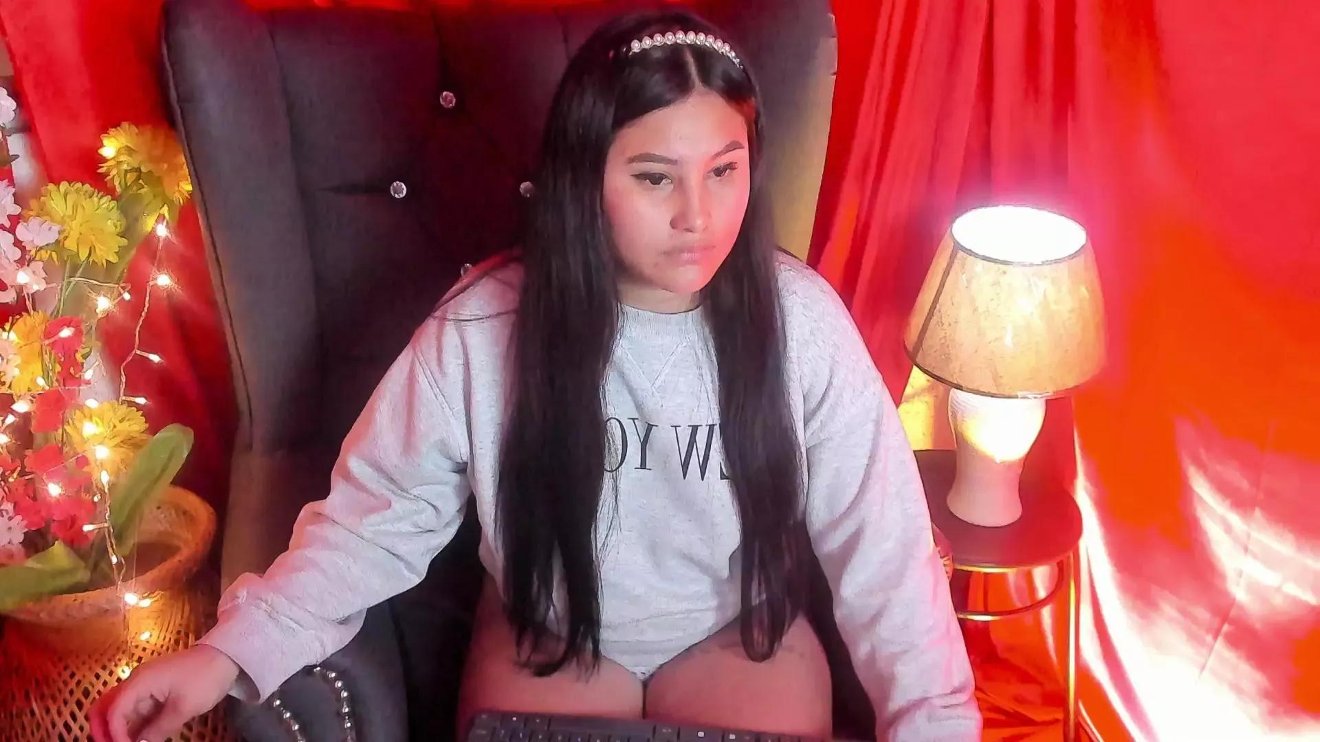 _Little_Ivy on Cam4 