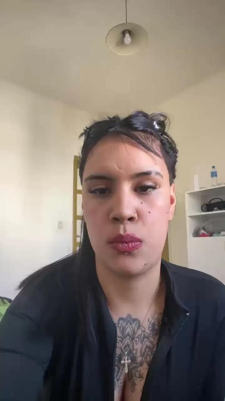 Offline Abril_arg on Cam4