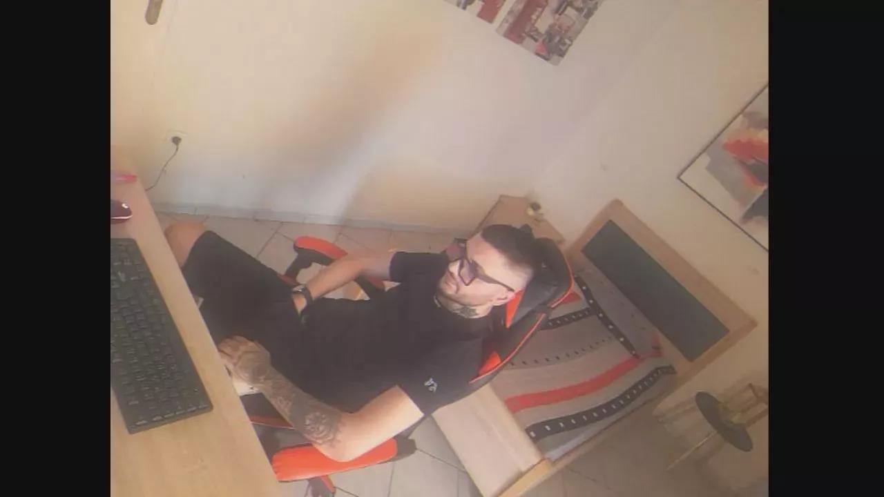 Albanianfcker on Cam4 