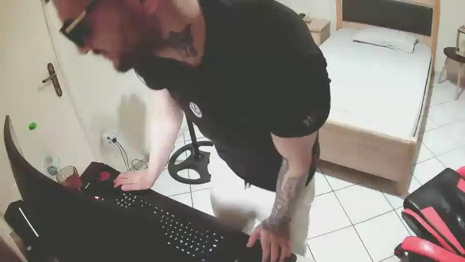 Offline AlbanianFker21 on Cam4