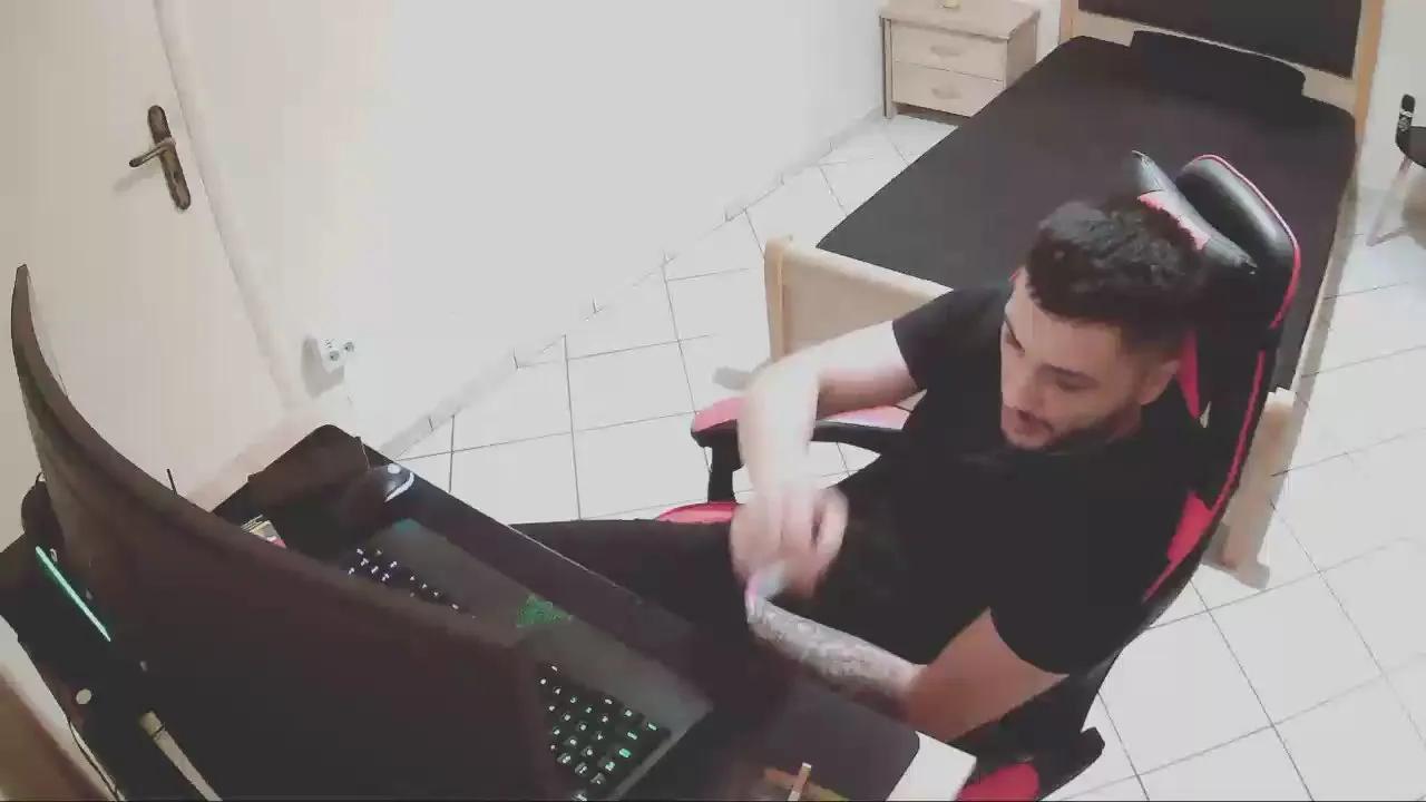 Discover AlbanianFker21, he wants to masturbate for you AlbanianFker21 from Cam4