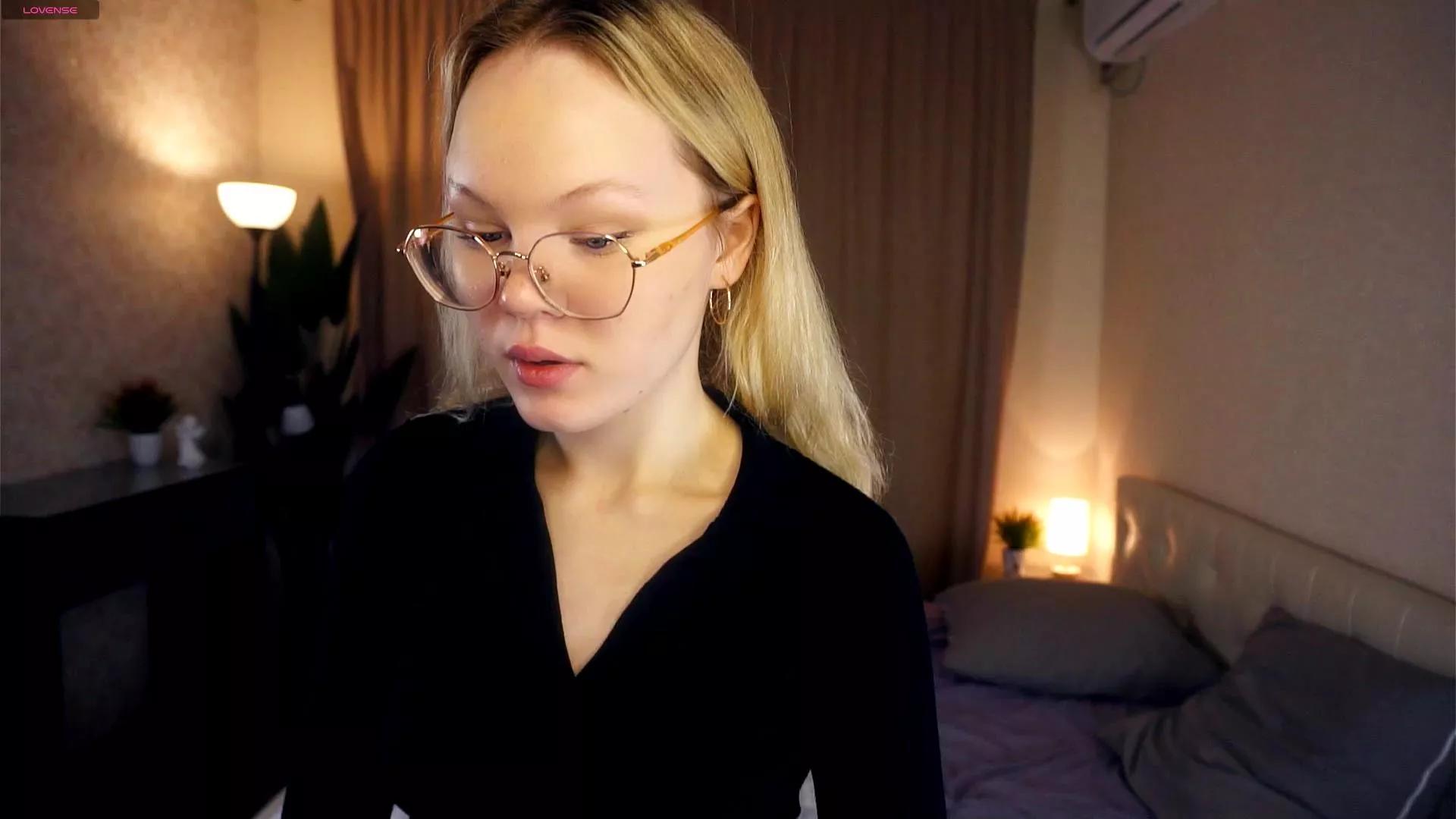 AlbertaAcey on Cam4 