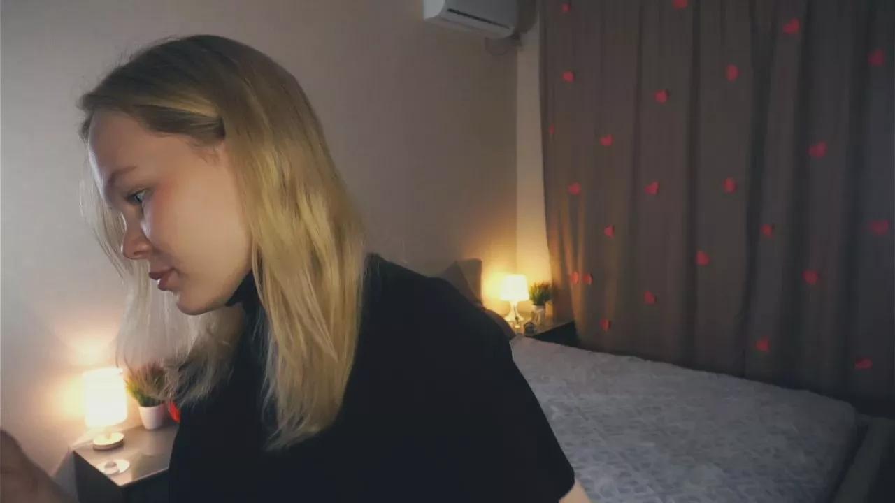 AlbertaAcey on Cam4 