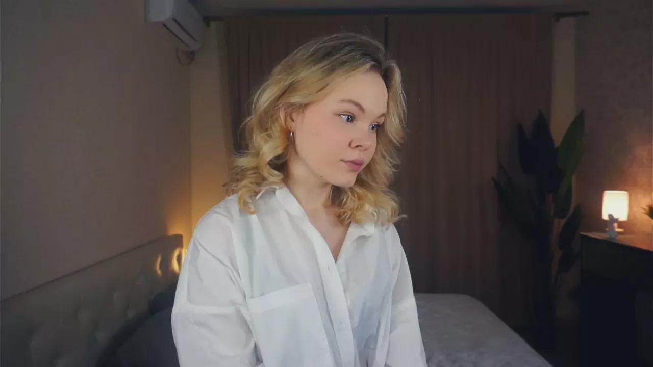 AlbertaAcey on Cam4 