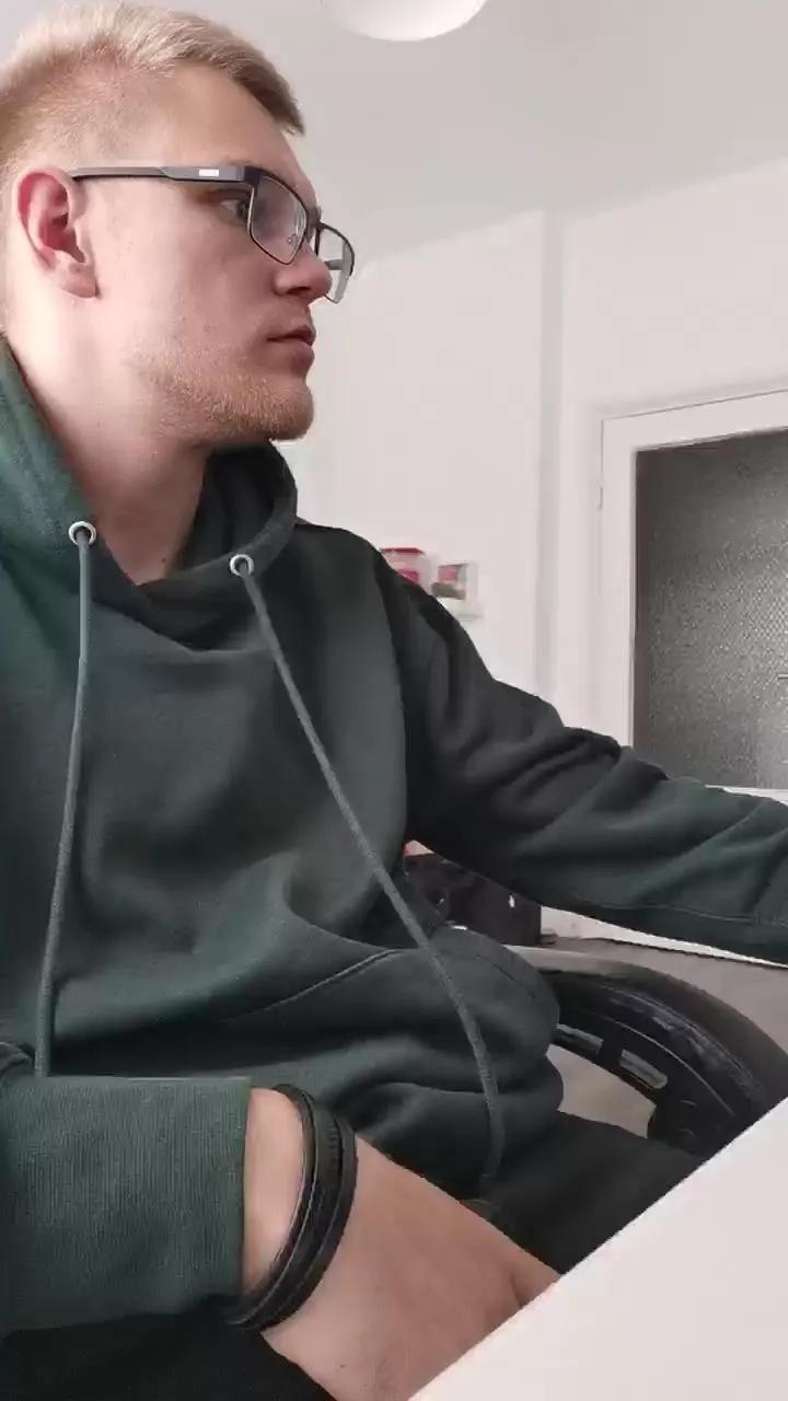 Aleex325 on Cam4 