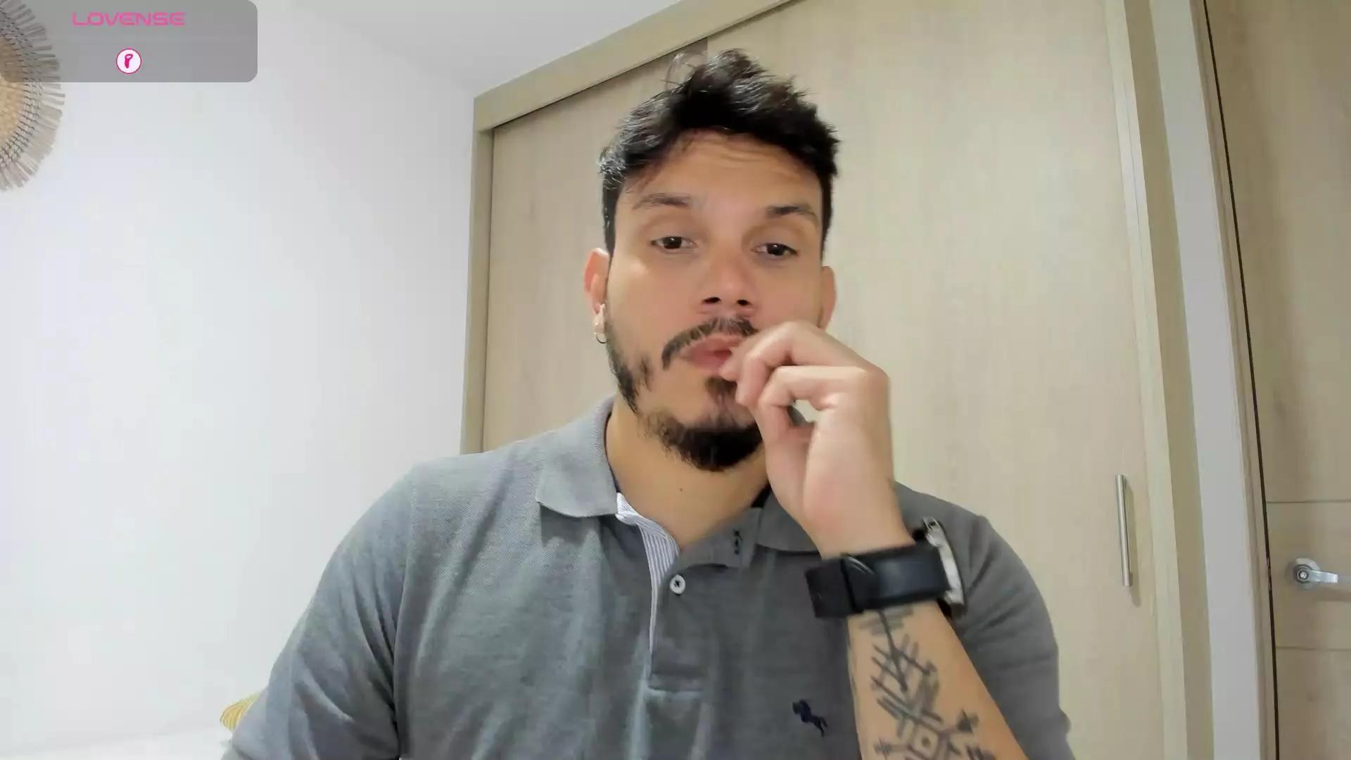 Offline alejandro_stark on Cam4