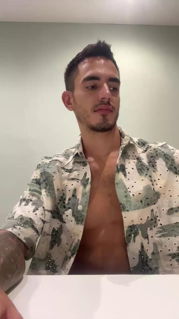 AlejandroAlpha on Cam4