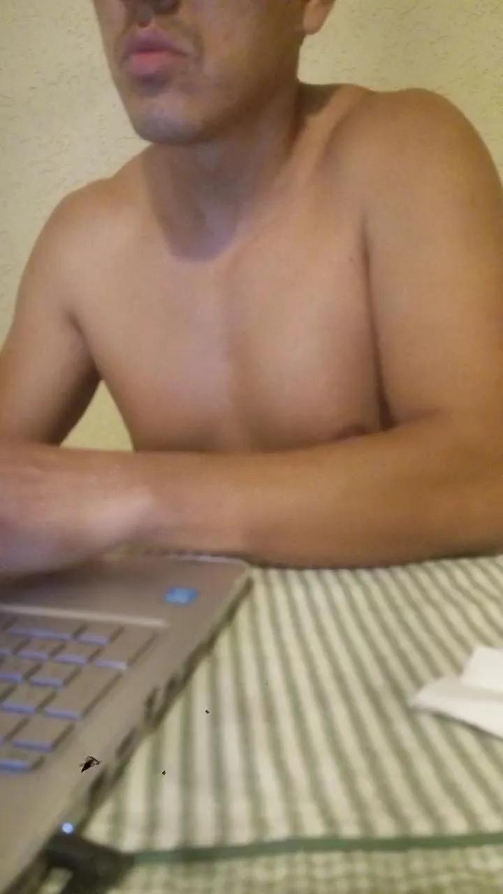 Offline alejcamo on Cam4