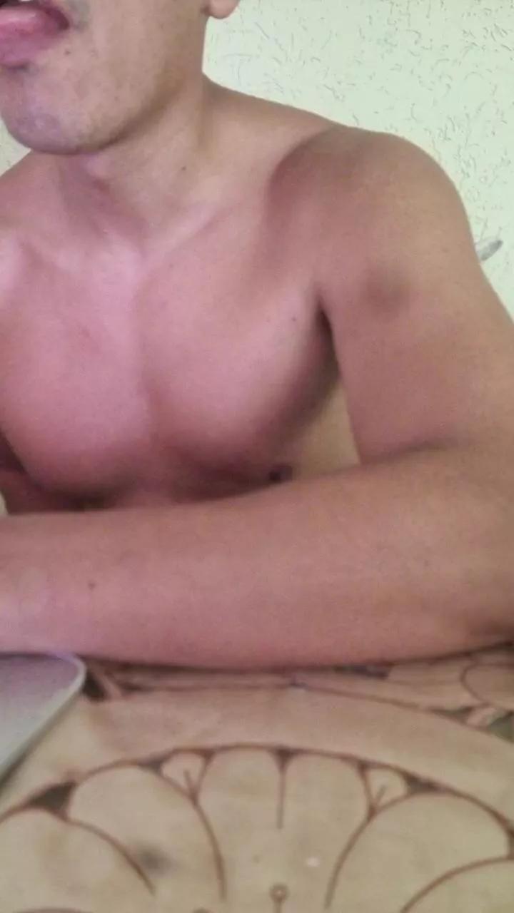 Offline alejcamo on Cam4