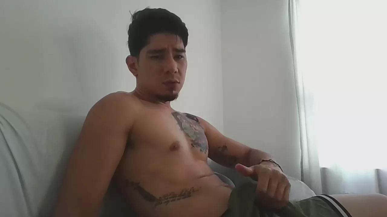 Offline alejo1295_ on Cam4