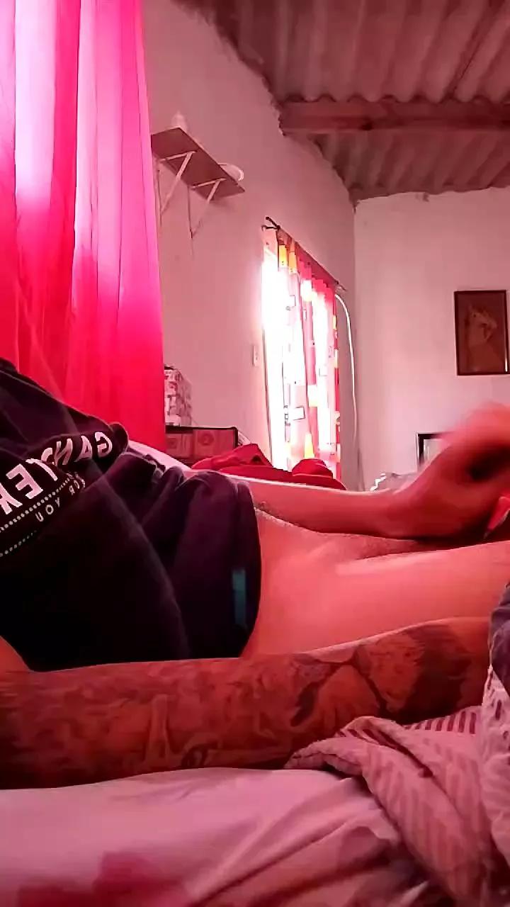 Alemaoroludo2 on Cam4 