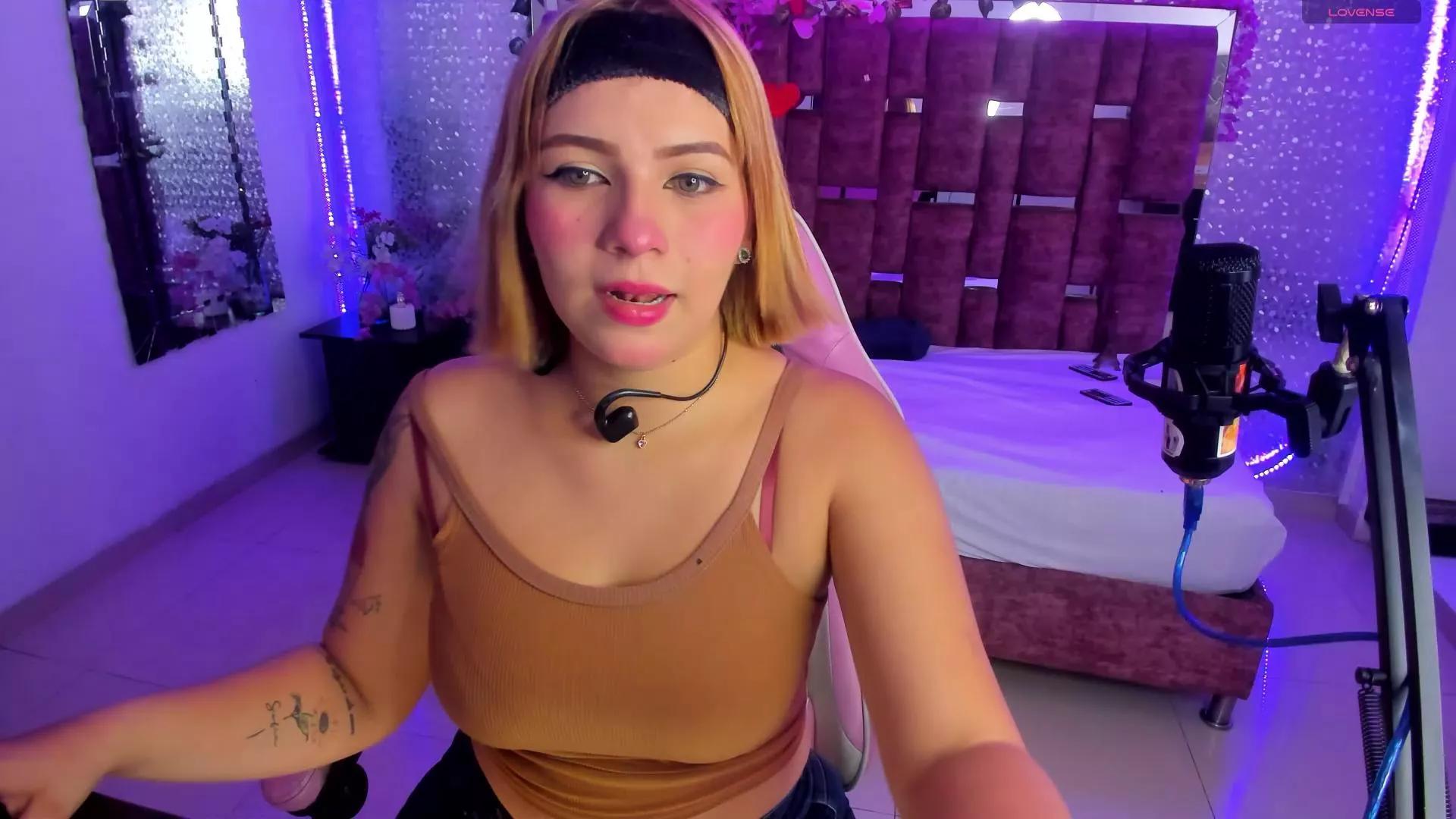AlessiaDouce on Cam4 