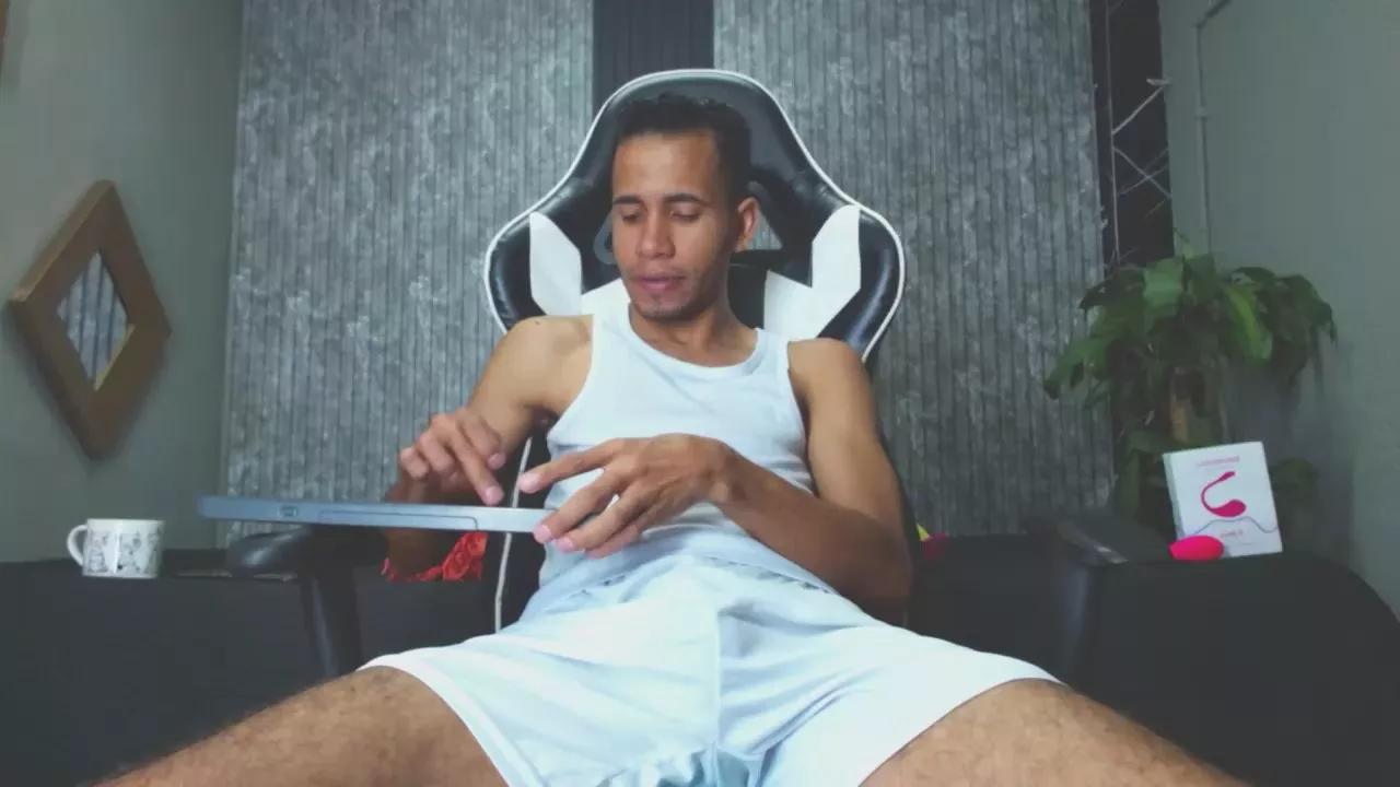 alex_bigcock90 on Cam4 