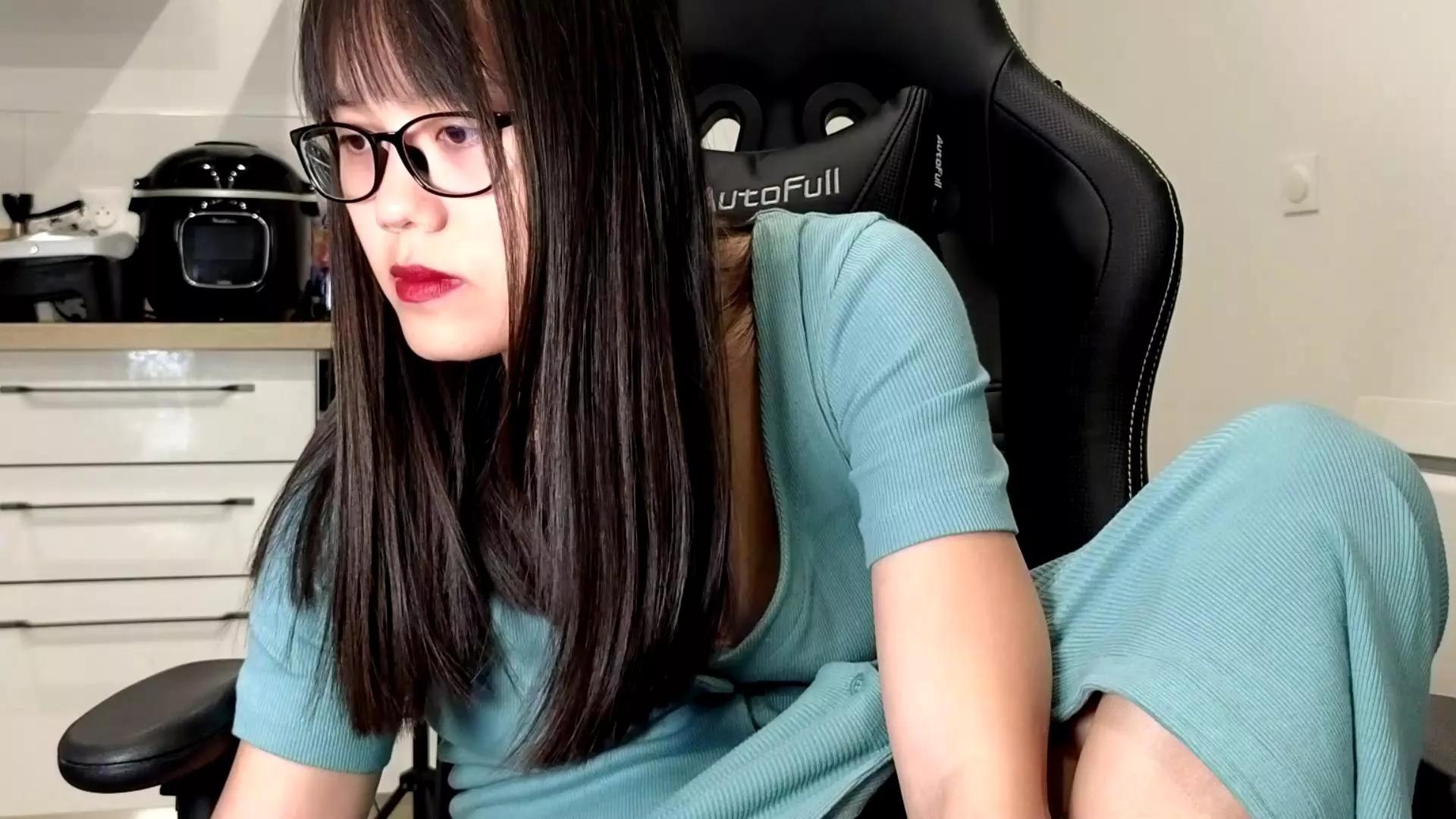 Freechat AliceNguyen on Cam4