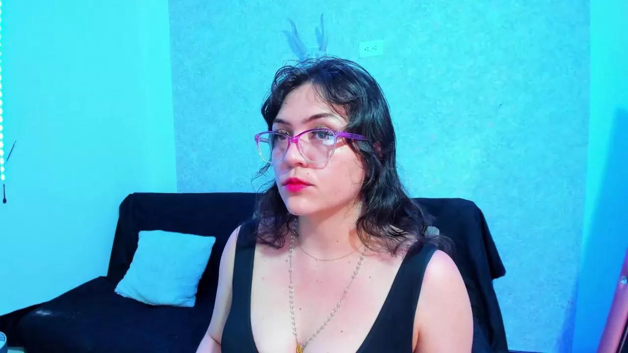 AliciaChelios on Cam4 