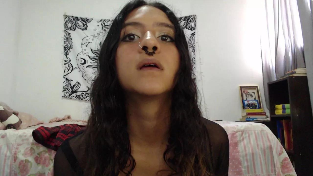 alinawoolf on Cam4 