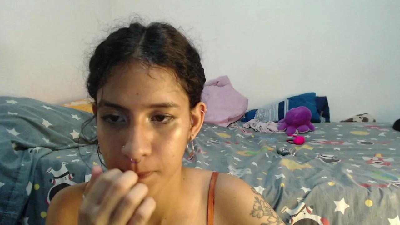 alinawoolf on Cam4 