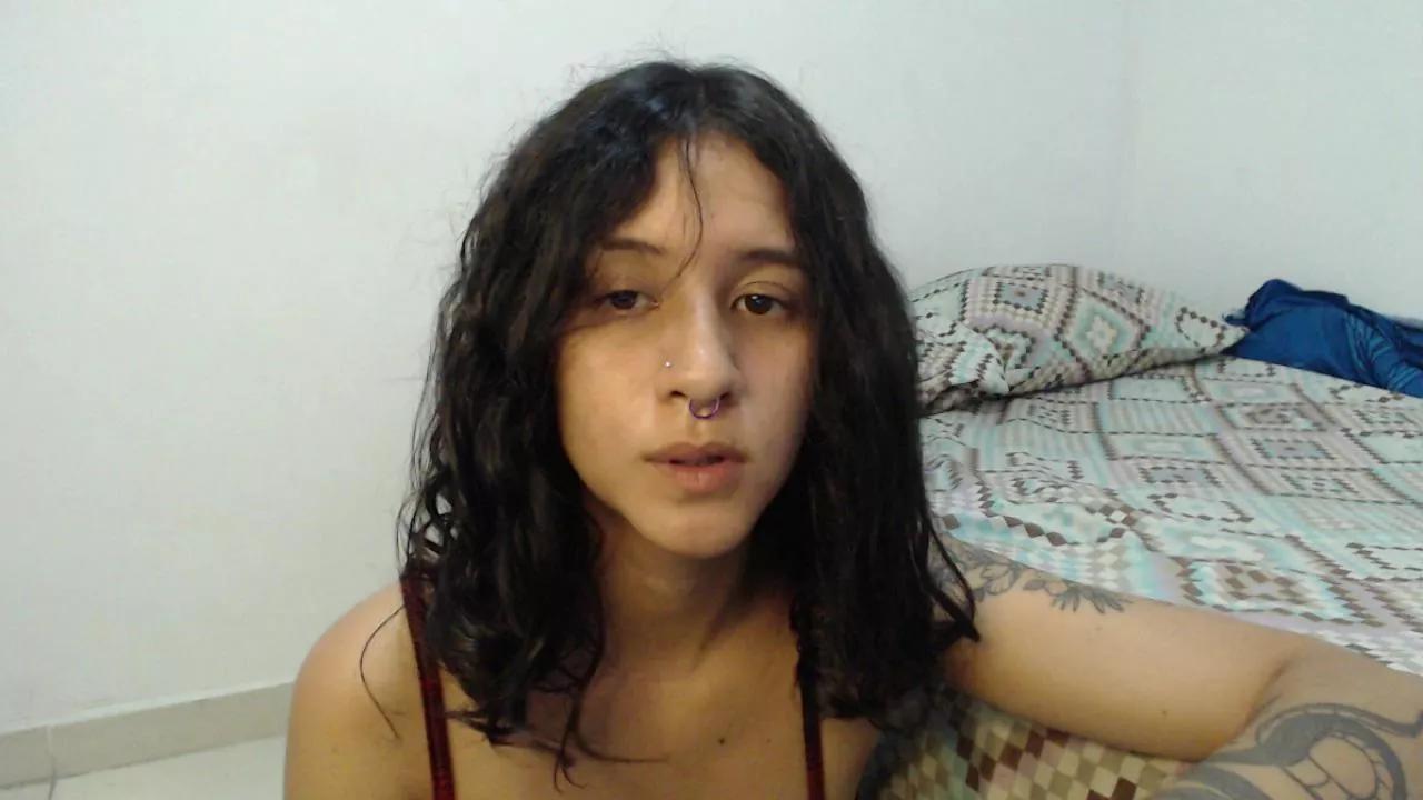 alinawoolf on Cam4 