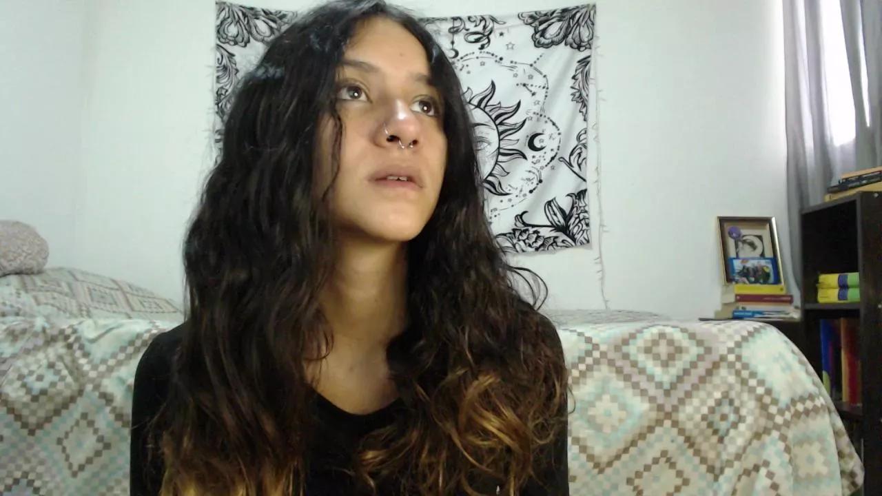 alinawoolf on Cam4 